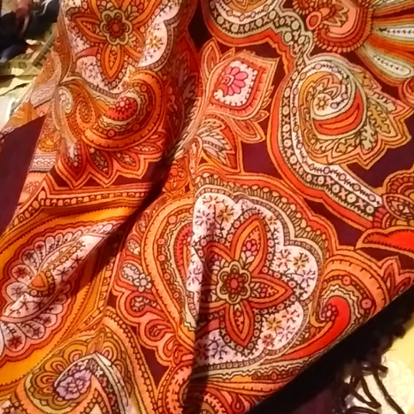 Pavlopasadsky wool Shawl sz 59" square - Picture 5 of 7